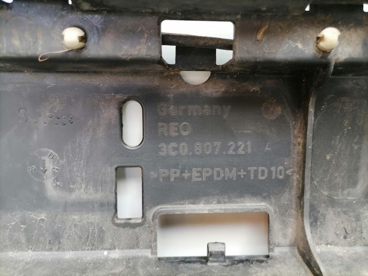 VW Passat 3C original Stoßstange Stossfänger vorn L041 Brillantschwarz Bj.2010